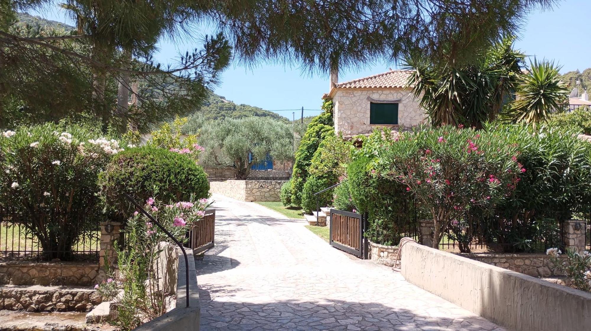 Castello Bellos Villas & Apartments Kerí Kültér fotó